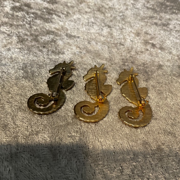 Vintage Red Seahorse Scatter Pins, Set of 3 - Picture 3 of 4